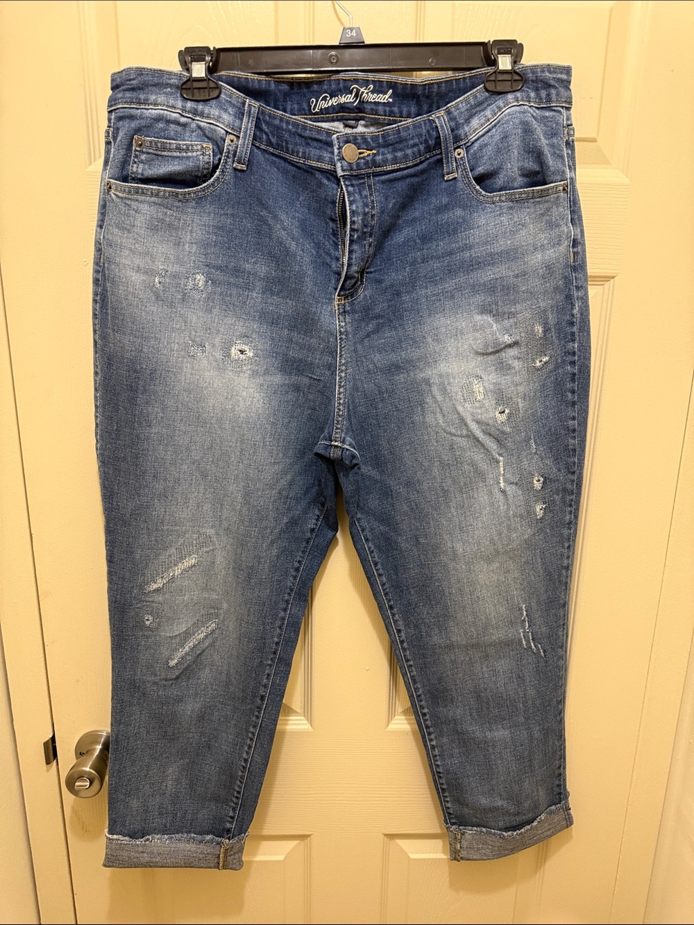 Universal Thread Distressed Medium Blue Women's Capris Jeans
